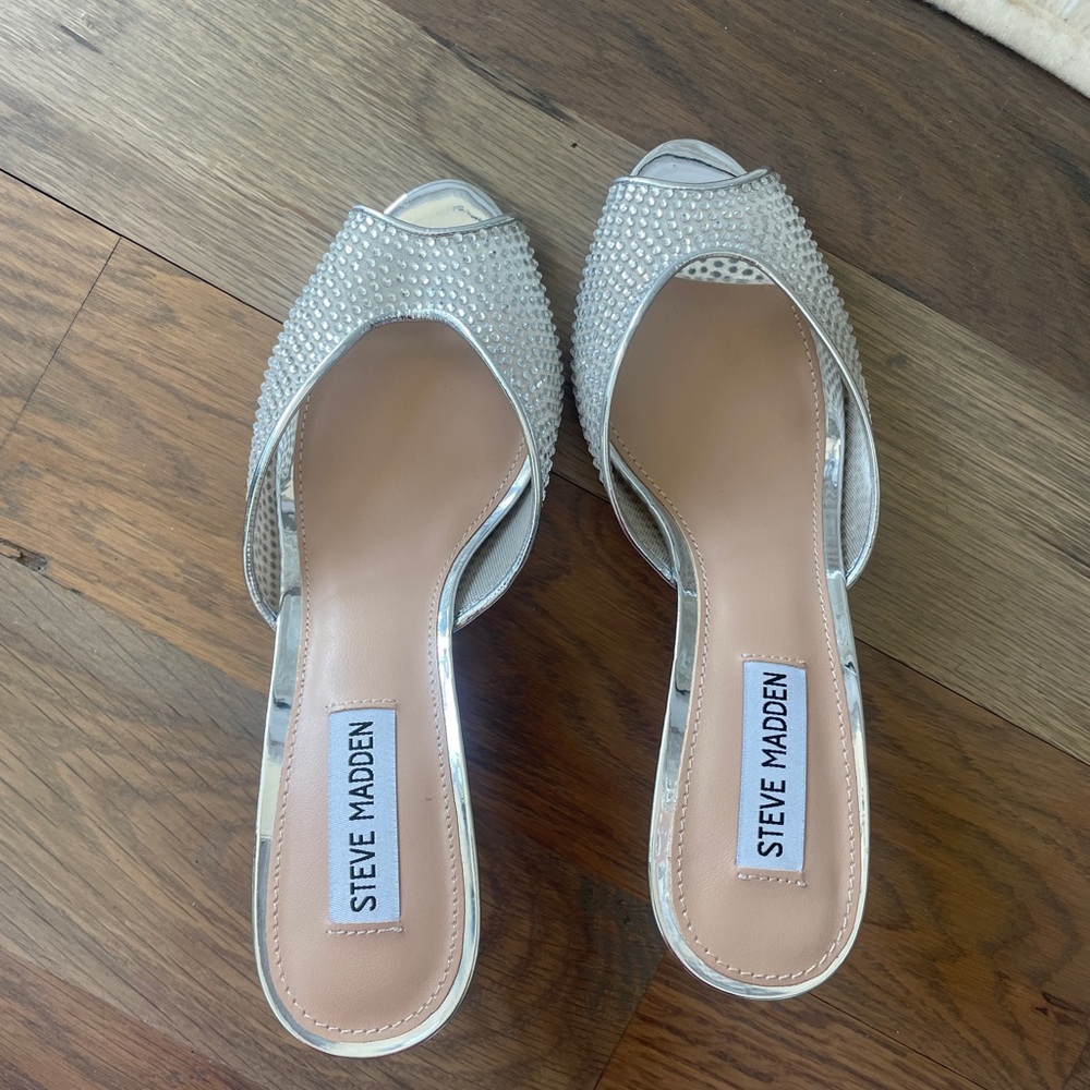 NWT Steve Madden Silver Paramour Sandals